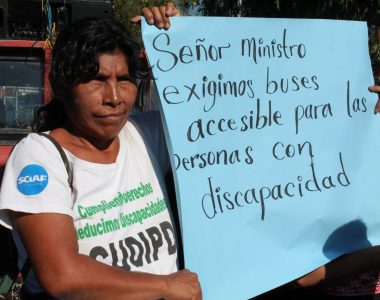 Personas con discapacidad y el acceso al transporte público en El Salvador